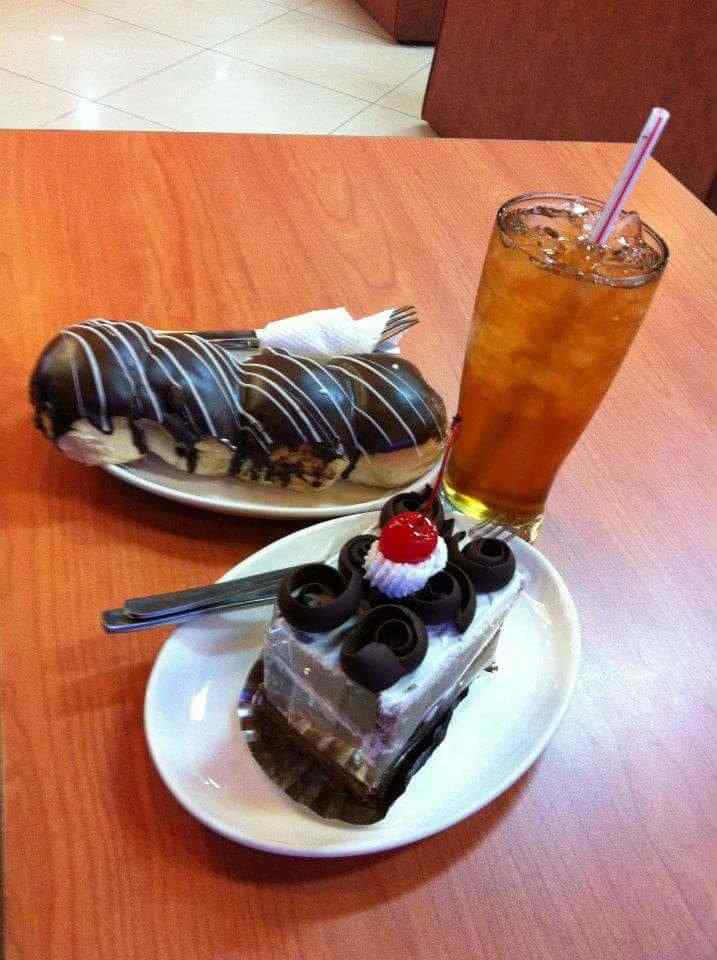 "Chocolate Cake with Ice Lemon Tea Cake Dessert"