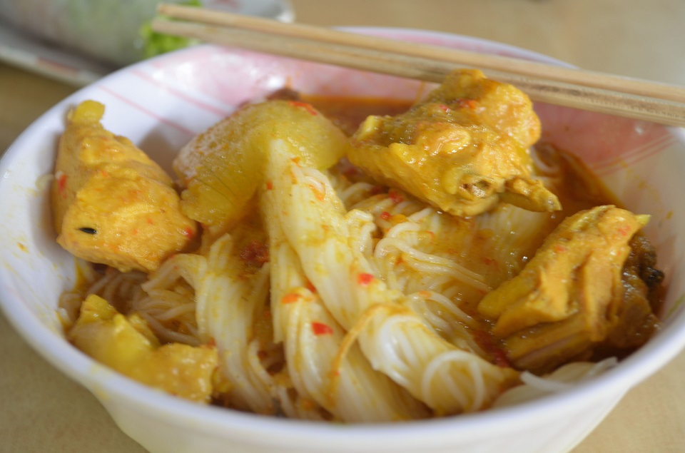 "Ho Chi Minh City Day Tour-Curry Chicken Noodle"
