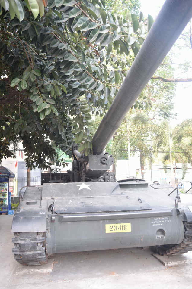Ho Chi Minh City Day Tour-Battle Tank with Long Canon a War Remnant Museum