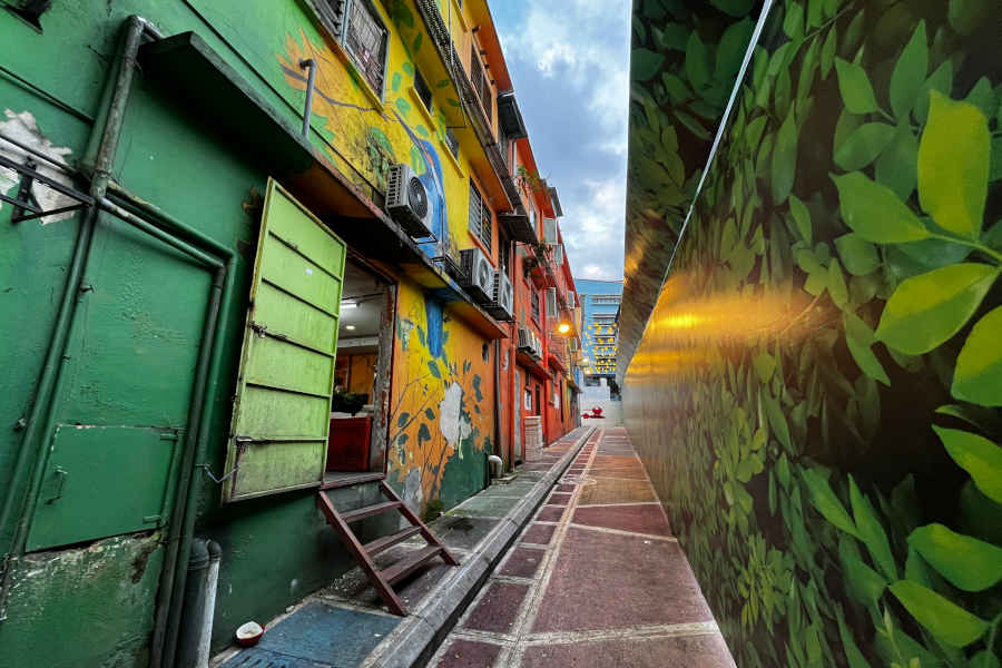 Explore Jalan Alor KL Street Art Collections • The Gees Travel