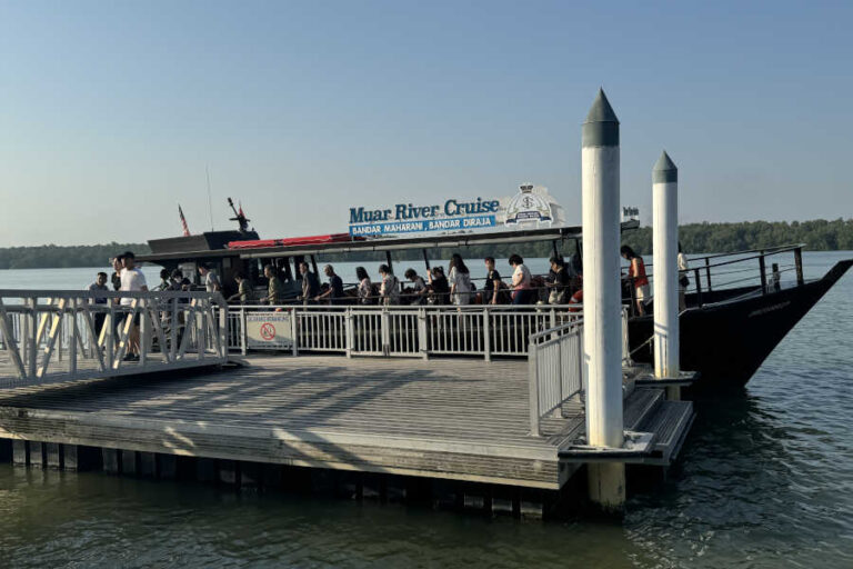 Muar River Cruise at Tanjung Emas Park