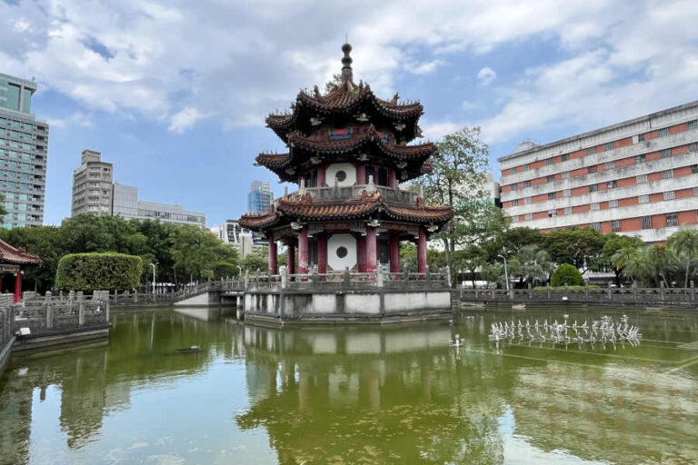 Tsui Hang Pagoda at 228 Peace Memorial Park