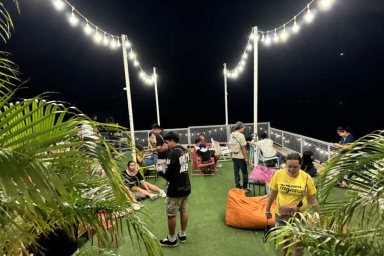 Hang Out Area At 10000 Roses Cordova Cebu